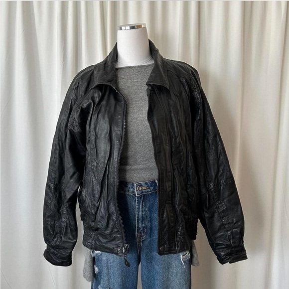 Vintage Pierre Cardin leather bomber jacket with a distressed look Medium. - Picture 2 of 8